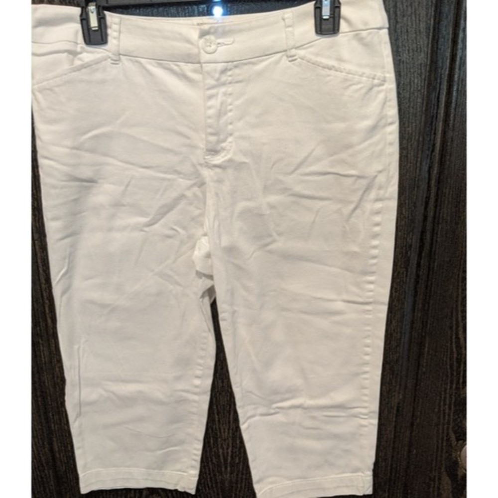 {3 for $15} St John's Bay Capris